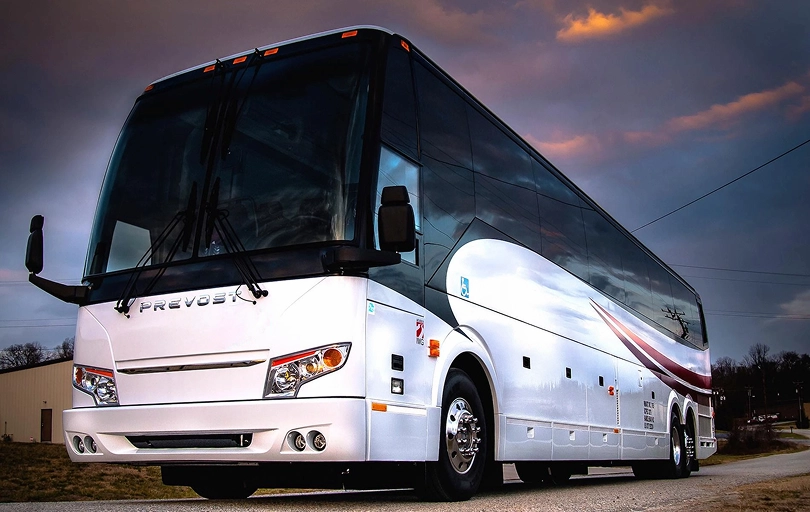 Deluxe Motorcoach 810x512